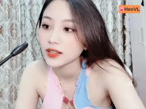 Em Kami show thân hình cực sexy của mình